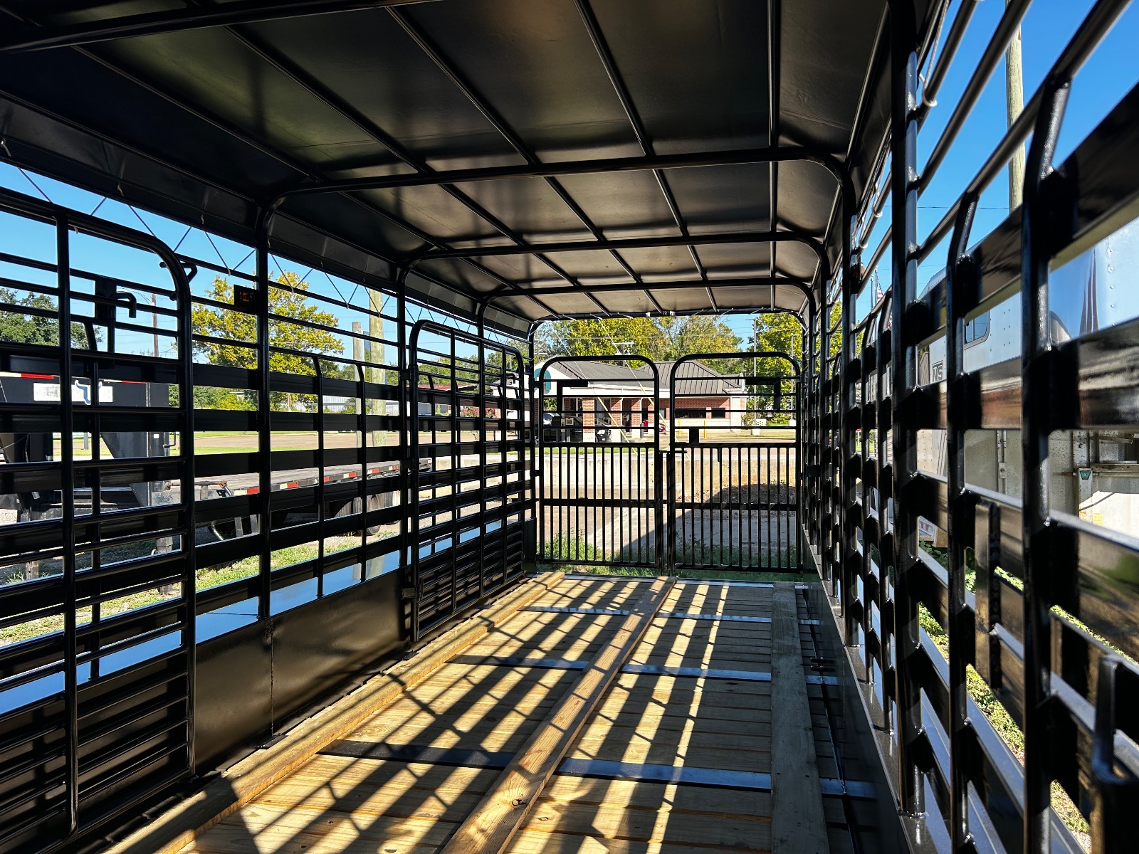 Texline 24x6.8 livestock trailer 3