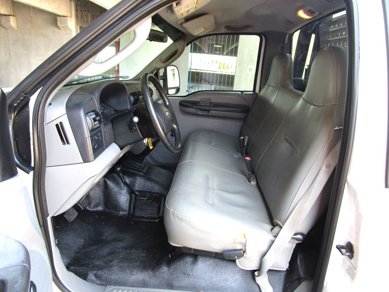 UNICORN DIESEL 4x4 - Manual transmission - Deweze Hay Bed - 1 OWNER / 0 Accident 4